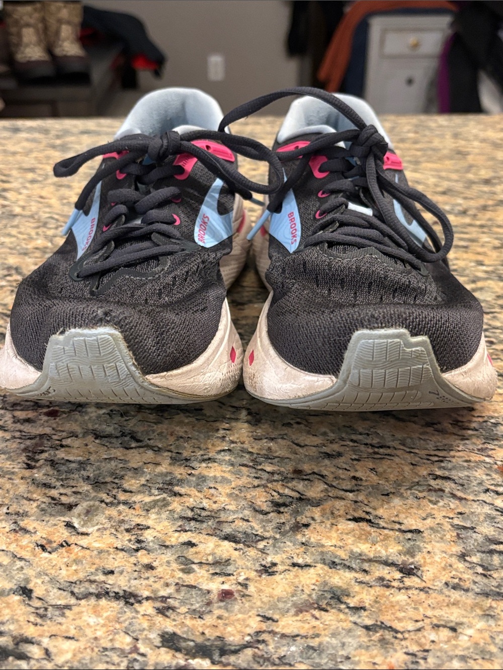 Brooks Ghost Max Black Pink Running Shoes Sneakers Size 7.5 - Picture 2 of 11